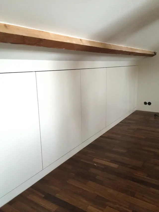 Knieschotkast, vooraanzicht van kastdeuren