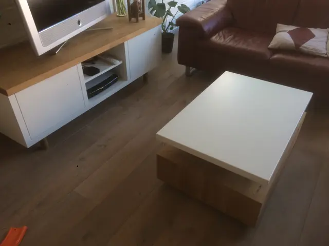 Salontafel en tv-meubel in woonkamer