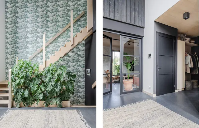 Trapkast met planten en hal met stalen voordeur