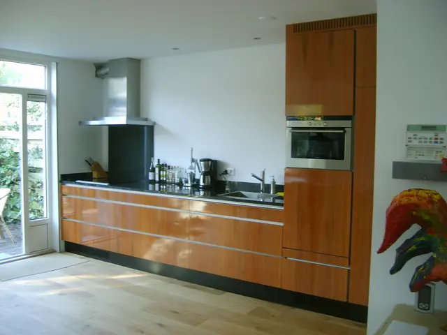 Pear-wood kitchen, modern — image 2
