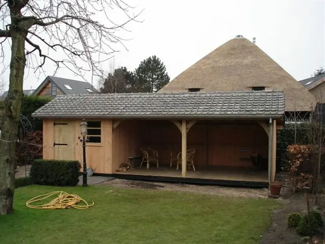 Schuur met veranda