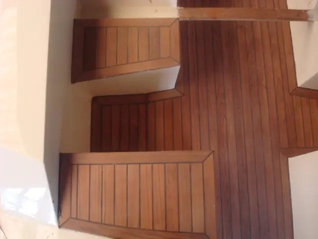 Teak kuipbekleding met opgevulde naden
